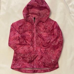 NWT Vertical pink Rainjacket girls 10/12 with roll up pouch 💯 polyester
